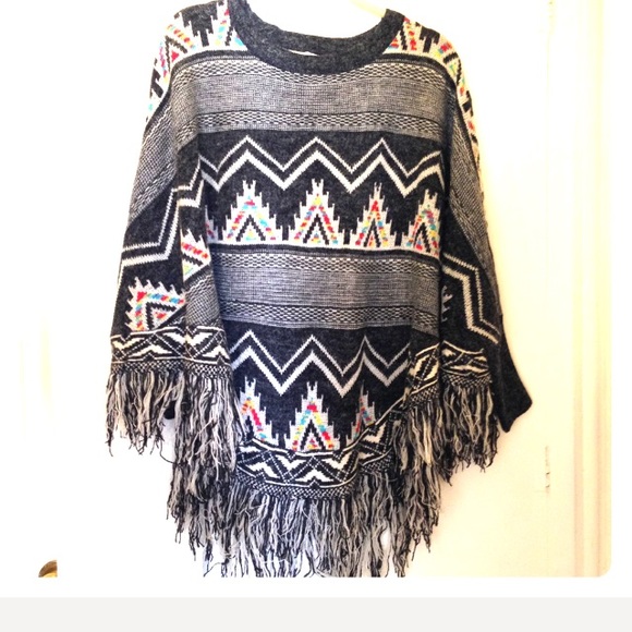 NWOT  Cape with sleeves by AMIA one size - Picture 8 of 8